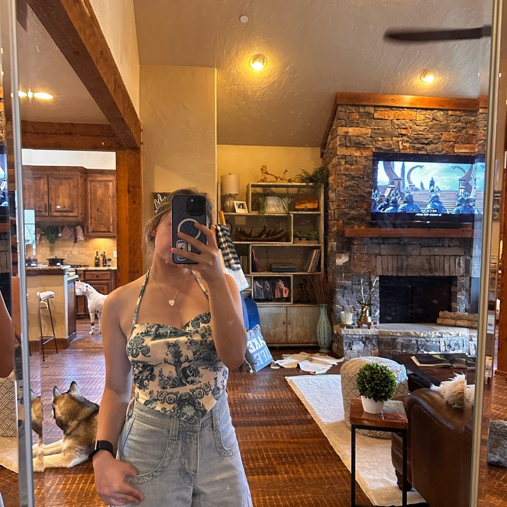 Patterned Halter Top - Picture 2 of 5